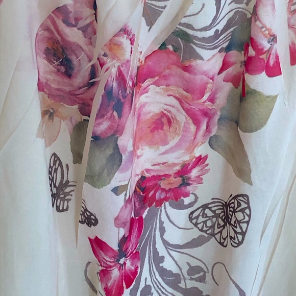 Delicate floral blouse - Picture 2 of 5